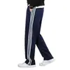 Calças esportivas masculinas, calças casuais de corte reto e folgado, calças de uniforme escolar de verão com três listras para estudantes, calças modernas e versáteis para homens