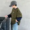 Camiseta de manga larga de otoño para niño 2026 nuevo modelo, camiseta de rayas de otoño para niño grande, top de dos piezas falso para primavera y otoño