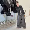 Conjunto Outono e Inverno para Meninas Roupas Infantis Suéter Estiloso Falso Duas Peças Calça de Lã para Menina Conjunto de Duas Peças Manga Longa Calça Longa Estilo Moderno