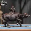 Escultura em Madeira de Ébano de um Menino Pastor Montado em um Búfalo, uma Peça Decorativa para Casa e Escritório, Simbolizando Significado e como um Artesanato Artístico