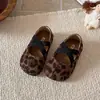 Sapatos Mary Jane de Couro com Tira Cruzada Retro da Moda para Meninas 2026 Nova Moda Primavera e Outono Sapatilhas Rasas Infantis