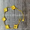 Desvanecimiento lento del colorPulsera de trébol de cuatro hojas de la suerte estilo coreano, modelo nuevo con intrincada artesanía de tallado, diseño de nicho, lujo ligero, alta gama, versátil