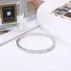 Pulseiras de Casal de Luxo Leve de Alta Qualidade, Aço Titânio Abertas com Design de Nicho, Pulseiras Modernas Populares Estilo Ins