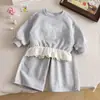 Sudadera con lazo para niñas estilo 2026 y conjunto de bebé de encaje, conjunto de dos piezas de estilo coreano, moderno y deportivo