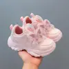 Zapatillas blancas para niñas 2026 otoño nuevo zapatos de papá mariposa para niños zapatillas deportivas populares antideslizantes de princesa para niñas