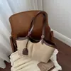 Nova bolsa tote feminina retrô de moda transfronteiriça, bolsa versátil de alta qualidade para ombro e axila, bolsa de mão de grande capacidade