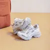 Zapatos de papá transpirables versátiles de estilo mecánico retro, que aumentan la altura, nuevos zapatos deportivos casuales cómodos para el otoño de 2026