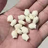Contas Espaçadoras Pequenas em Forma de Coração com Frutas de Marfim Esculpido, Contas Esculpidas com Pó de Concha DIY Pulseira Colar Acessórios de Joia Atacado