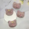 Novo broche de cabeça de boneca de pelúcia de gato e urso tridimensional de desenho animado, acessórios DIY para bolsa de estudante, cachecol, chinelos