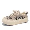 Sapatos da Moda Combinam com Tudo Solado Grosso Combinam com Tudo Design de Leopardo Senso de Design 2024 Novo Outono Tênis Casuais Sapatos Brancos TP506