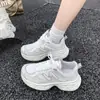 Zapatos Chunky de Mujer 2026 Nueva Moda de Verano Malla Transpirable Suela Gruesa que Aumenta la Altura Zapatillas Casuales Versátiles Zapatos para Estudiantes