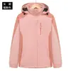 Venta al por mayor de fábrica ropa de asalto para exteriores para hombre y mujer tres en uno dos piezas desmontable a prueba de viento impermeable traje de montañismo