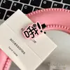 Horquilla con texto creativo y divertido para mujer, bonita y personalizada, con forma de pico de pato, para estudiante, con flequillo lateral, estilo roto (2024)