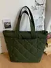 La Bolsa Casual de Gran Capacidad de Moda y Tendencia de Este Año 2025 Nuevo Estilo Coreano Bolso de Hombro Único Bolso Tote de Color Sólido