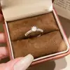Anel Aberto Quadrado de Zircônia Levemente Luxuoso Estilo Francês com um Design Único, Joia Exquisita Vintage de Alto Padrão para Mulheres