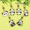 Chaveiro de Panda Fofo de Desenho Animado Chaveiro Comendo Bambu Pingente de Mochila de Estudante Enfeite Pendurado Decorativo DIY Acessório de Acrílico