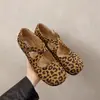 Zapatos Mary Jane delicados y elegantes para mujer, nueva colección primavera/otoño 2026, con un diseño de inspiración francesa, estampado de leopardo y suelas antideslizantes, perfectos para ropa de noche