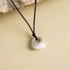 Collar de Corazón de Amor Oso Pequeño con Cadena para Clavícula de Cuero Trenzado Metálico Incrustado con Pedrería, Personalidad Transfronteriza, Nicho, Accesorio de Collar de Gama Alta para Mujer