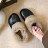 Chinelos Femininos de Meio Aberto com Solado Grosso, Aumentadores de Altura, Biqueira de Couro, Para Usar na Rua, Lançamento de Inverno 2026, Versáteis, Forrados com Pelúcia, Chinelos de Algodão Birkenstock