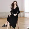 Vestido largo de manga larga estilo Hepburn francés para mujer, nueva colección de otoño, entallado en la cintura, adelgazante, elegante vestido largo de terciopelo negro
