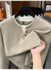 Moletom de manga longa masculino moderno estilo "old money", hipoalergênico, com visual de duas peças, adequado para primavera e outono, cor sólida, gola V, moletom base casual