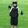 Jaqueta de outono masculina três em um, destacável, novo estilo de outono, corta-vento com capuz estiloso e legal, vestuário para atividades ao ar livre
