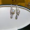 Pendientes de botón con colgante de gota de agua de perla y circón de lujo ligero francés, pendientes versátiles de temperamento, diseño único, sentido del diseño, accesorios de pendientes de nicho para mujer