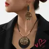 Un Conjunto de Elegante y Sencillo Collar de Disco con Estampado de Leopardo para Mujer, de Alta Gama, Lujo Ligero y Moderno Nuevo Conjunto de Collares Colgantes