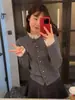 Jaqueta Suéter de Outono com Novo Design, Contraste Colorido, Gola Redonda, Botão Único, Bordas Trançadas, Suave e Gentil, Cardigan Feminino