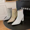 Botas femininas de cano alto para outono e inverno, bico fino, leves, plus size, zíper lateral, salto grosso, botas Martin de salto ultra alto versáteis