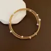 Pulsera de Perlas de Agua Dulce con Textura Rica, Moderna y Dulce. Pulsera Abierta Trenzada con Alambre de Cobre Vintage Hecha a Mano que No se Desvanece
