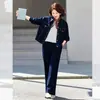 Conjunto de dos piezas de mezclilla moderno y elegante para madres de mediana edad, nuevo atuendo casual para damas elegantes, primavera y otoño 2026