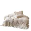 Juego de cuatro piezas de felpa estilo francés de terciopelo de leche totalmente mate grado A, falda de cama estilo princesa de alta gama con acolchado de algodón, funda de edredón de encaje 1