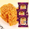 GEMEZ Indonesia Importado Redes Sociales Fideos de Pollo Crujientes Barbacoa Fideos Crujientes Picante Caliente Fideos Instantáneos Sabor a Res Ahumado Pequeño