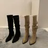 Botas Western de camurça de salto alto até a panturrilha para mulheres, nova coleção outono/inverno 2024, com forro de fleece, bico fino e um design longo e empilhado, semelhante a botas de equitação