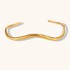 Pulsera abierta con forma de onda irregular de venta caliente transfronteriza europea y americana joyería simple de acero inoxidable chapada en oro de 18K