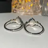 Anillo Versa Pequeño y Exquisito para Chica Pintora al Óleo con Abanico Flor de Hibisco Tallada con Textura Italiana Anillo Abierto de Cristal Rosa