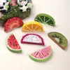 Acessórios de resina DIY de desenho animado, fatias de frutas de dupla face meio cortadas, presilhas de cabelo com cola cremosa, fivelas de sapato, chaveiros, pingentes