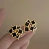 Brincos vintage de segunda mão, brincos versáteis retrô da moda para mulheres, acessórios de nicho de luxo leve, de alta qualidade e estilosos para atacado