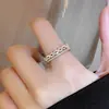 Anillo Abierto Dorado con Patrón de Torcedura Totalmente Incrustado de Diamantes para Mujer, Nuevo Estilo Popular 2026 Anillo para Dedo Índice, Anillo de Lujo Ligero con Sensación de Alta Gama