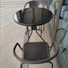 Mesa e Cadeira de Exterior com Combinação de Guarda-Sol Pátio Jardim ao Ar Livre Mesa e Cadeira Conjunto de Três Peças Casa Lazer ao Ar Livre Varanda Mesa Dobrável
