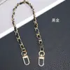 Lujoso Lanyard Pequeño de Cuero Estilo Chanel para Teléfono con Cadena Metálica, Accesorio de Bolso de Cadena Tejida, Pulsera Corta de Mano Estilo Diosa