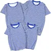 Camisa Personalizada Sea Soul Listrada Azul e Branca Algodão Mercerizado Manga Curta Gola Redonda Meia Manga Camisa Azul Marinho Casal Familiar Meia Manga Logo Estampado