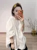 Camisa adelgazante de longitud media con mangas de tres cuartos para mujer, nuevo estilo de verano, elegante minimalista, rejuvenecedor, cubre abdomen con diseño único