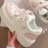 Zapatos blancos de oso lindos con suela gruesa, zapatos de mujer de primavera, zapatillas casuales nuevas de 2026 para aumentar la altura, mocasines elegantes y versátiles