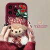 Cadena de Peluche Navideño de la Muñeca Shirley Rose para Funda de Teléfono Apple 16 15Pro Cobertura Completa Resistente a Caídas 14 Lindo 7/8