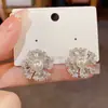Brincos de Pérola Flor Metalizados Dourados Cobre Super Brilhantes Estilo Metal com Pedras de Diamante para Mulheres, Brincos Elegantes Simples e Modernos com Hastes de Prata