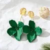 Brincos de Franja Pétala Preta Personalidade Exagerada Transfronteiriços, Celebriedade da Internet Estilo Retro Novo Flores Pintadas Borrifadas Acessórios de Brincos Stud Primavera e Verão