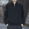Nova blusa de moletom masculina 2026 com zíper parcial e gola alta, camada base casual de manga longa para primavera e outono, adequada para negócios e deslocamento