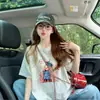 Camiseta de manga curta estilo cartoon princesa graffiti para mulheres, top solto de moda jacquard de renda, venda quente de verão, com temperamento moderno